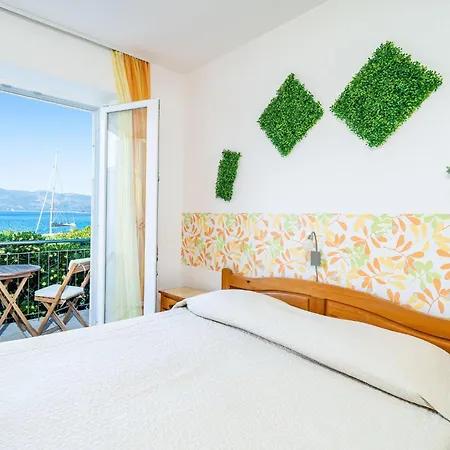 Nikolina Lu - Two-bedroom With Balcony