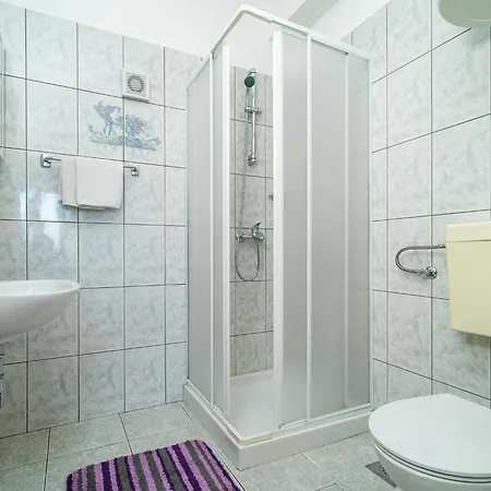 Nikolina Lu - Two-bedroom With Balcony ルンバルダ