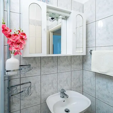 Nikolina Lu - Two-bedroom With Balcony アパート *