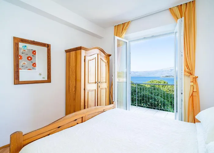 Nikolina Lu - Two-bedroom With Balcony Apartment *