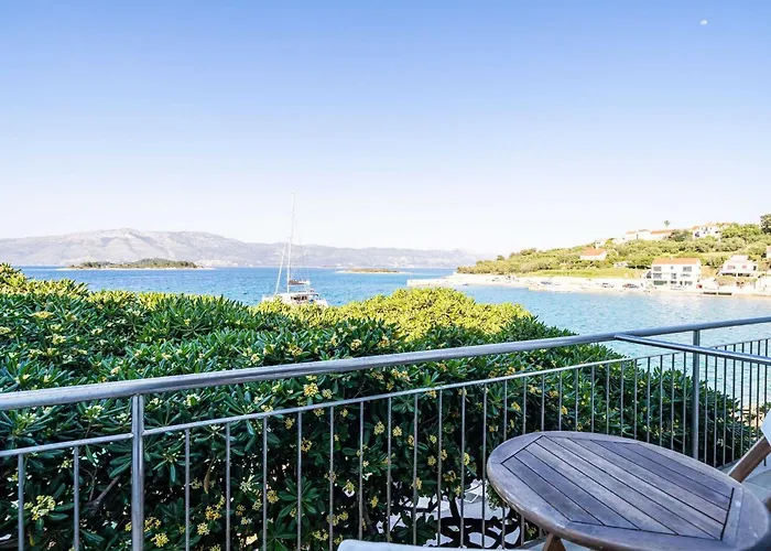 公寓 Nikolina Lu - Two-bedroom With Balcony