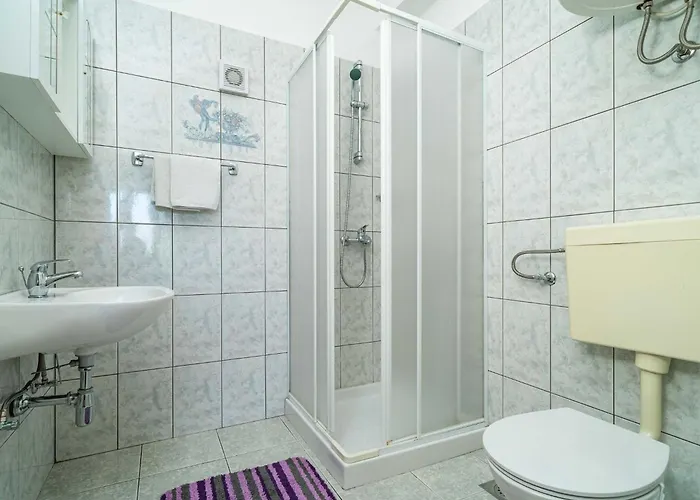 Nikolina Lu - Two-bedroom With Balcony 鲁巴达