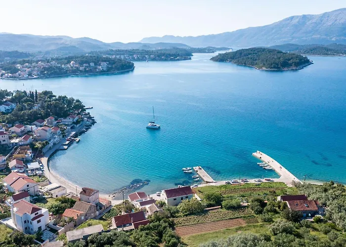 Nikolina Lu - Two-bedroom With Balcony * 鲁巴达